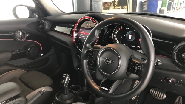Mini Hatch Cooper Sport Steptronic Euro 6 AV73XLG Black #6