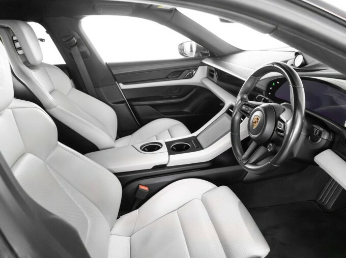 Porsche Taycan Performance Plus 93.4Kwh 4S YA70JWG White #4
