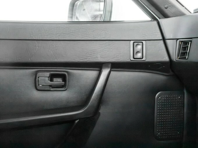 Porsche 924 2.5L S 160 Bhp Black #31