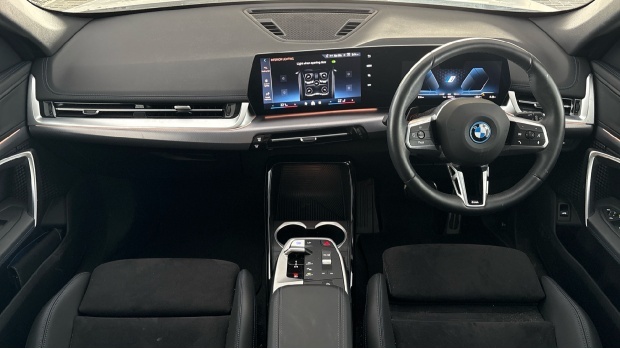 BMW iX1 30 66.5Kwh M Sport Xdrive 11Kw Charger White #4