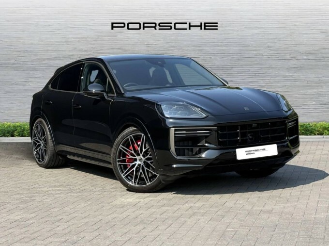 Porsche Cayenne V8 E-hybrid 25.9Kwh Turbo Tiptronics Euro 6 CA25ONZ Black