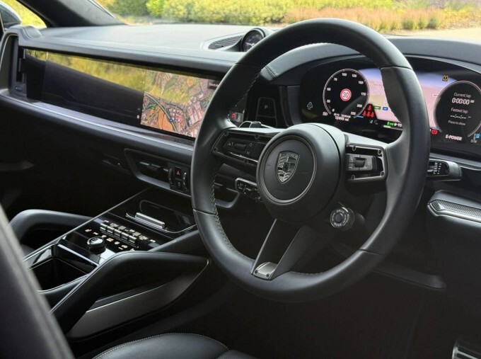 Porsche Cayenne V8 E-hybrid 25.9Kwh Turbo Tiptronics Euro 6 CA25ONZ Black #3