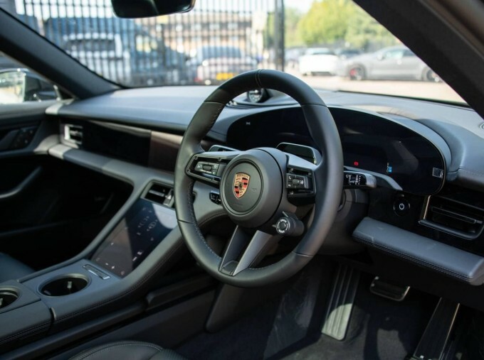 Porsche Taycan Taycan Limousine Green #4