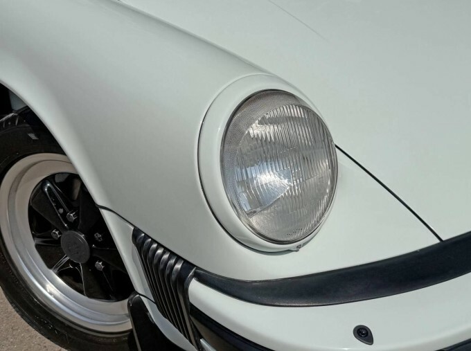 Porsche 911 Carrera 3.2 U809 Red #11
