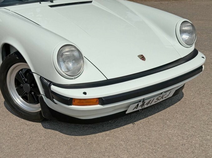Porsche 911 Carrera 3.2 U809 Red #17