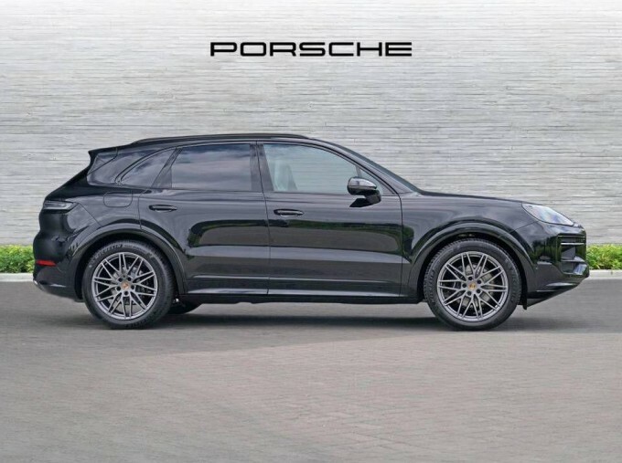 Porsche Cayenne 3.0T V6 Black Edition Tiptronics 4Wd Euro 6 5-Door Black #3