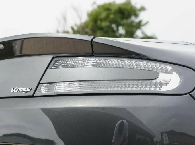 Aston Martin Vantage 2013 4.7 V8 Roadster 420 Bhp White #16
