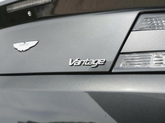 Aston Martin Vantage 2013 4.7 V8 Roadster 420 Bhp White #17
