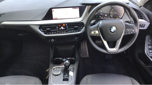 BMW 1 Series 118I Se Dct Euro 6 5-Door White #5