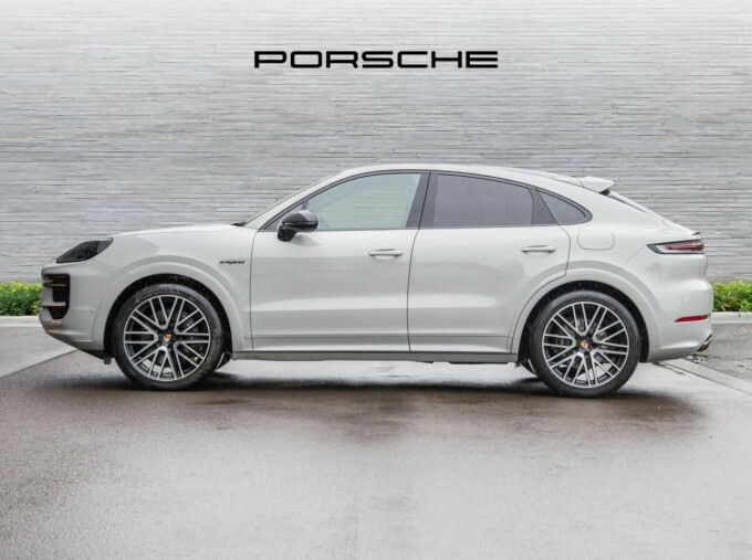 Porsche Cayenne 3.0 V6 E-hybrid 25.9Kwh Black Edition Tiptronics 4 #2