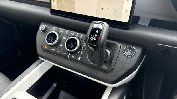 Land Rover Defender 90 S Black #13