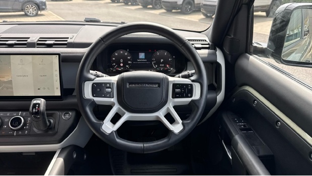 Land Rover Defender 90 S Black #15