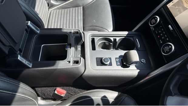 Land Rover Discovery D300 Dynamic Hse Black #30