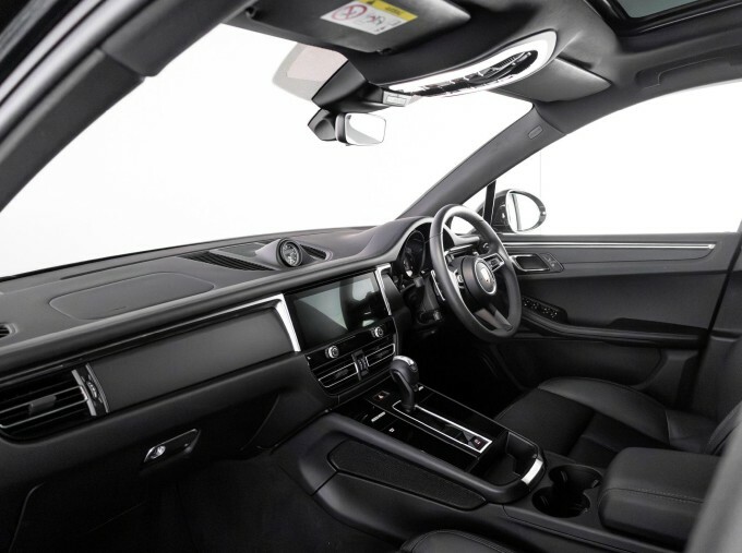 Porsche Macan 2.0T Pdk 4Wd Euro 6 5-Door Black #6