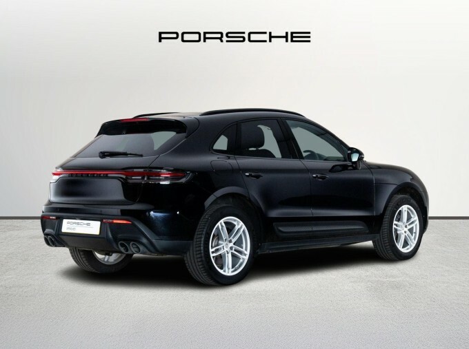 Porsche Macan 2.0T Pdk 4Wd Euro 6 5-Door Black #3