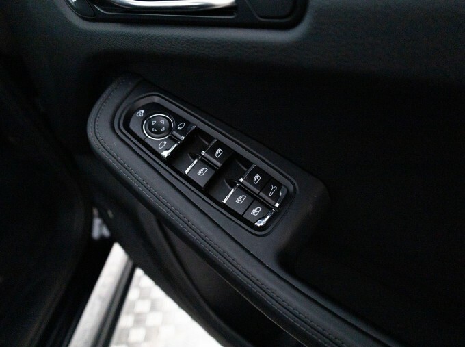 Porsche Macan 300Kw 4 100Kwh Grey #13