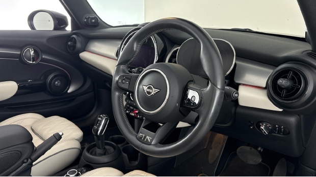 Mini Convertible 2.0 Cooper S Exclusive Steptronic Euro 6-Door Black #6