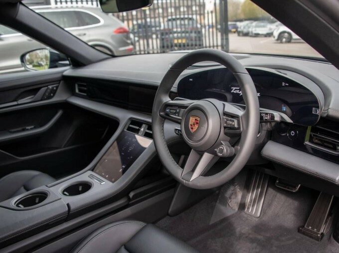Porsche Taycan Taycan Limousine Black #4