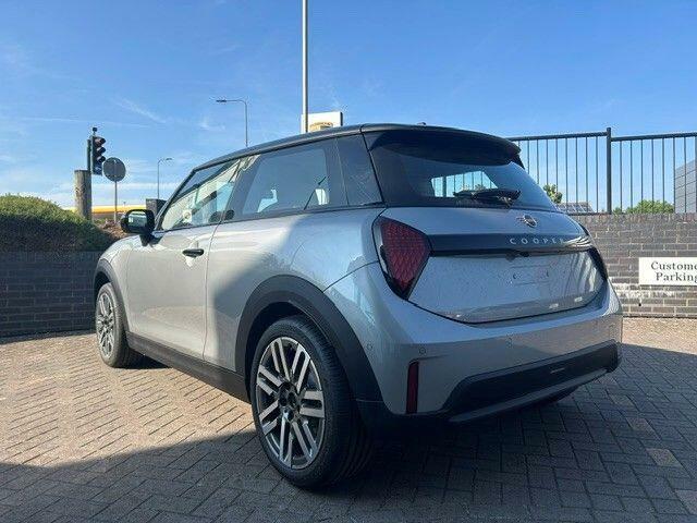 Mini Hatch 1.5C Classic Steptronic Euro 6 3-Door Silver #2