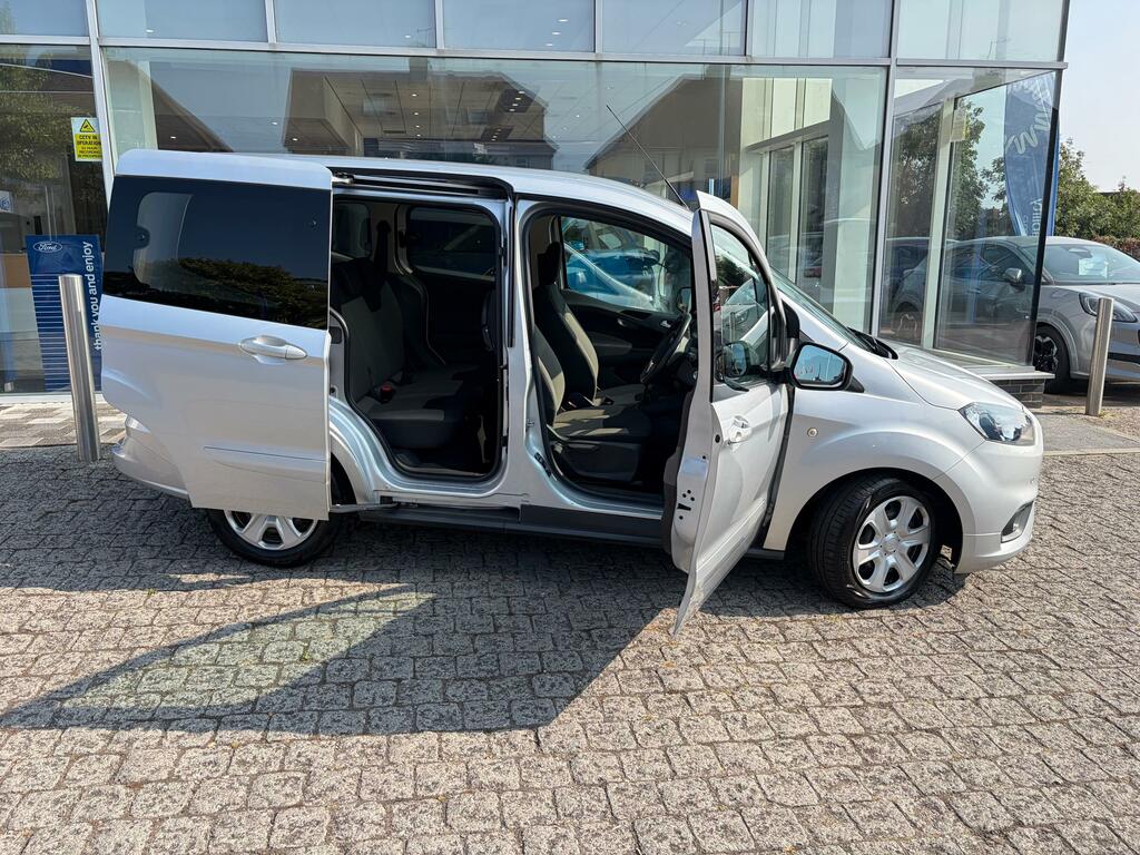 Ford Tourneo Courier 1.5 Tdci Zetec Mpv Euro 6 100 P Silver #4