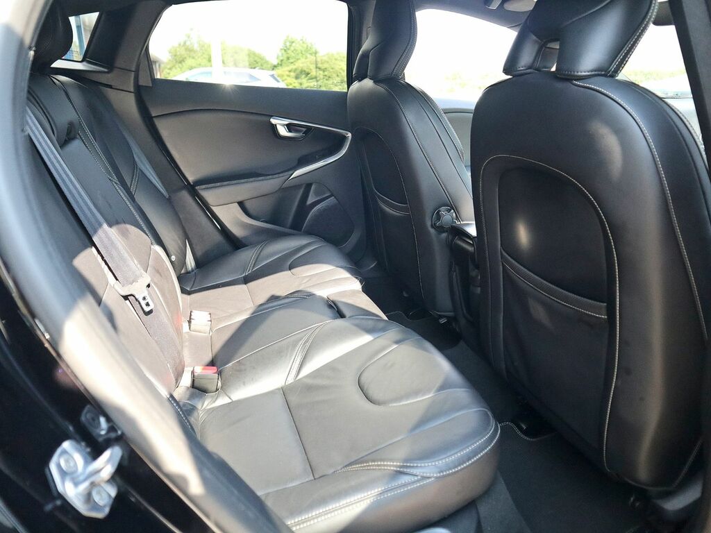 Volvo V40 2.0 R-design Edition T2 WL19VDF Black #4