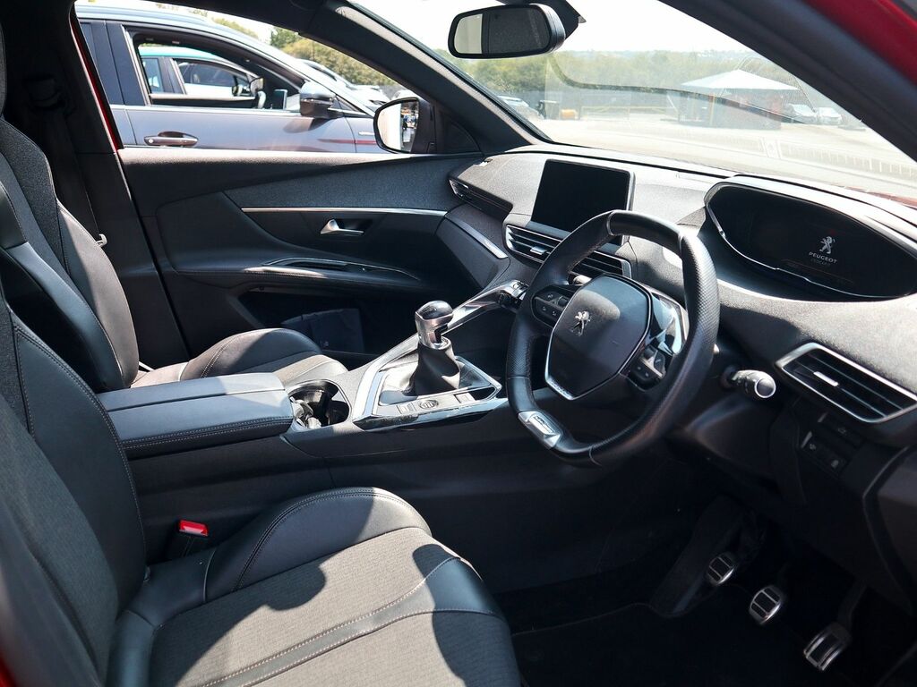 Peugeot 3008 Gt Line Premium Puretech Red #3