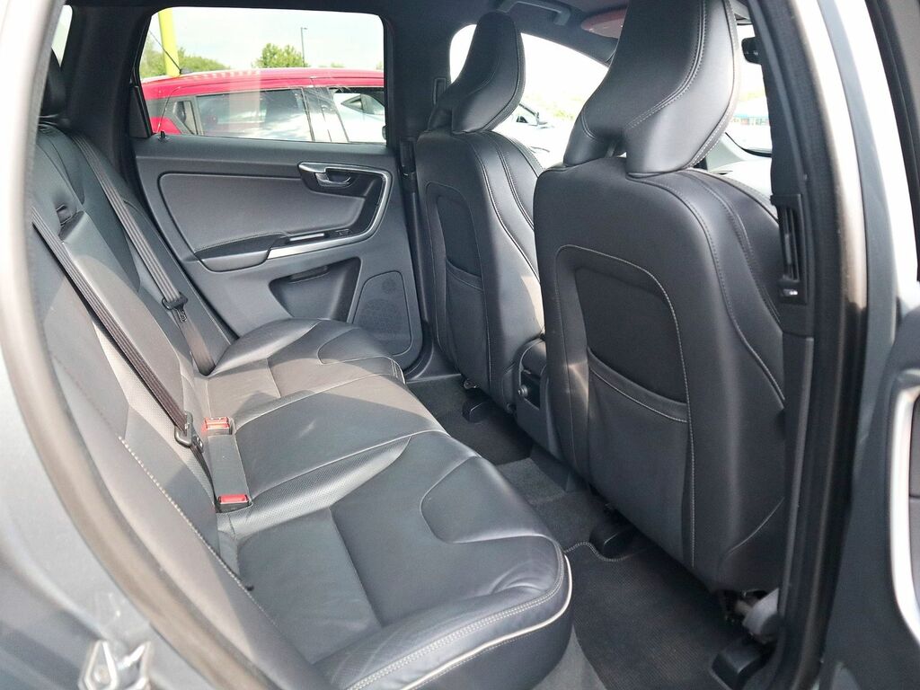 Volvo XC60 2.4 R-design Lux Nav D5 Awd Grey #4