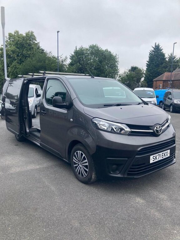 Toyota PROACE 1.5D Active Medium Panel Grey