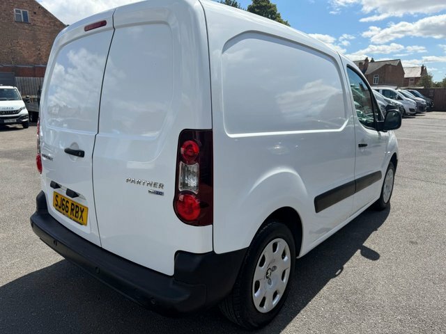 Peugeot Partner Diesel White #30