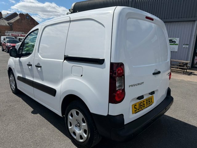 Peugeot Partner Diesel White #21