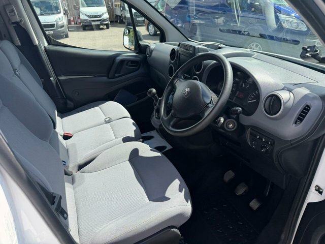 Peugeot Partner Diesel White #7