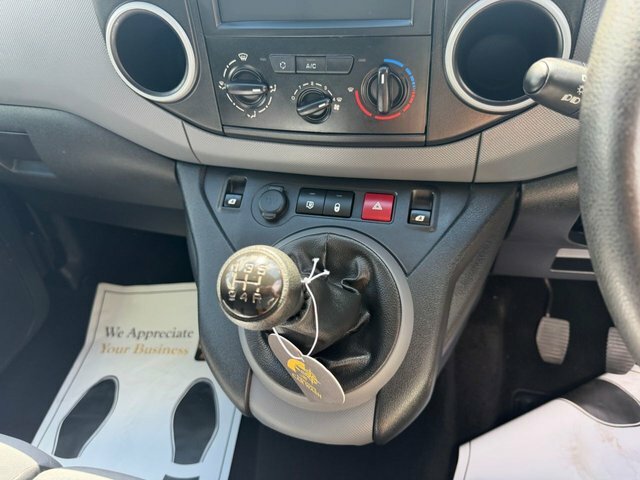Peugeot Partner Diesel White #14