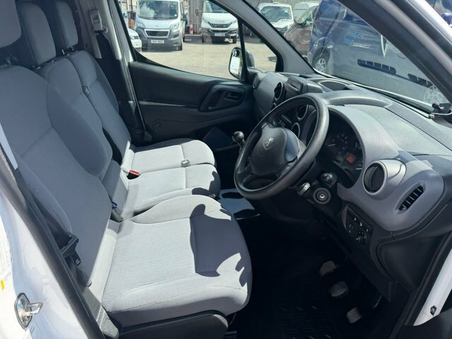 Peugeot Partner Diesel White #11