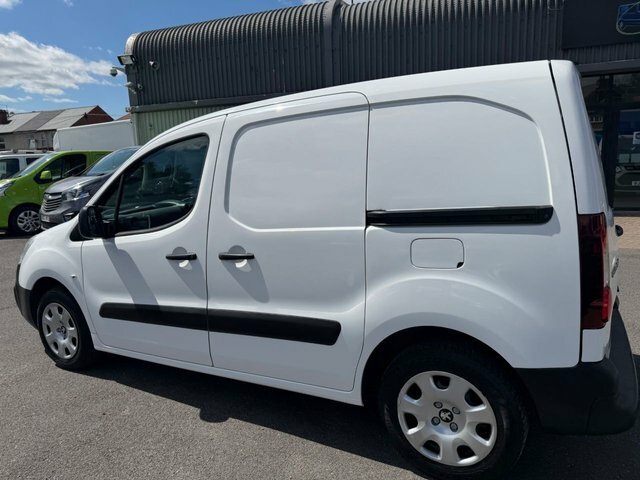Peugeot Partner Diesel White #32