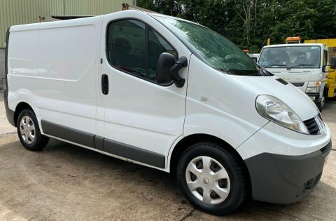 Renault Trafic 2.0 Dci Sl29 White #3