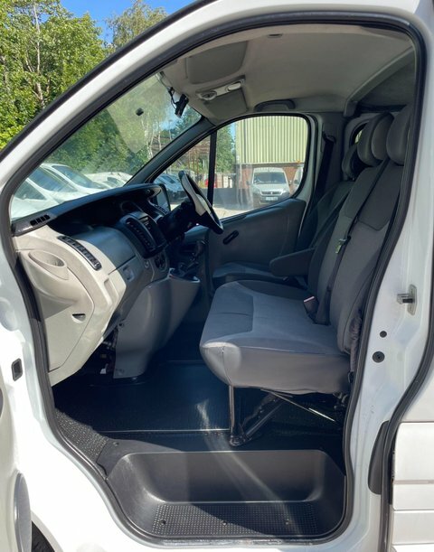 Renault Trafic Mpv Silver #29