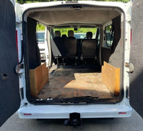 Renault Trafic Mpv Silver #9