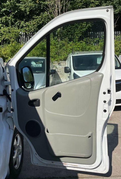 Renault Trafic Mpv Silver #18
