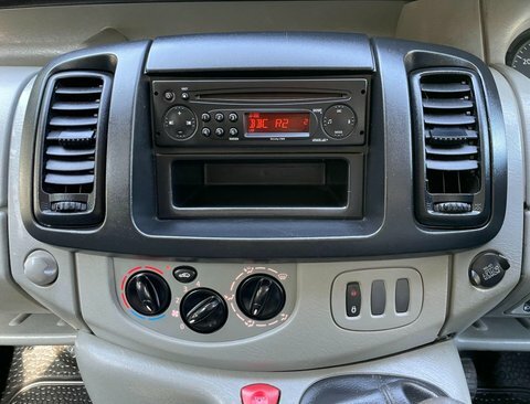 Renault Trafic Mpv Silver #25