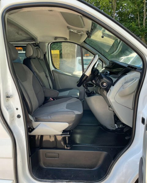 Renault Trafic Mpv Silver #19