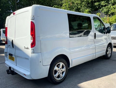 Renault Trafic 2.0 Td Dci White #6