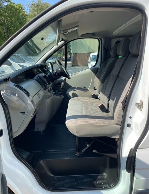Nissan Primastar Mpv White #28
