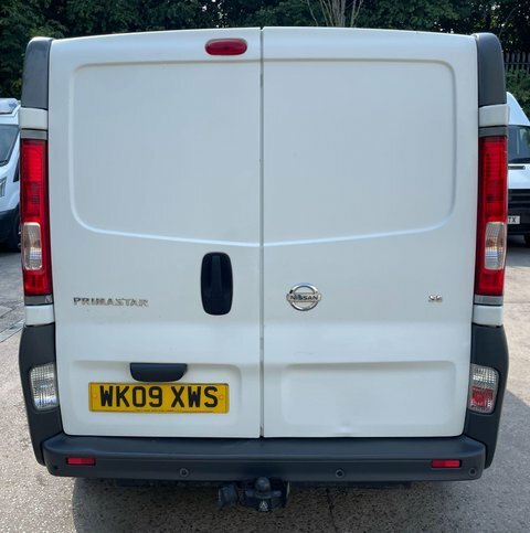 Nissan Primastar Mpv White #8