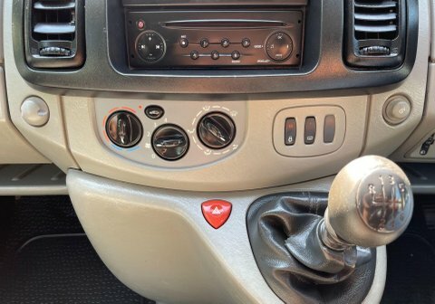 Nissan Primastar Mpv White #26