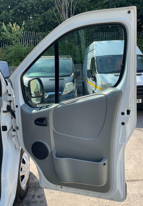 Nissan Primastar Mpv White #19