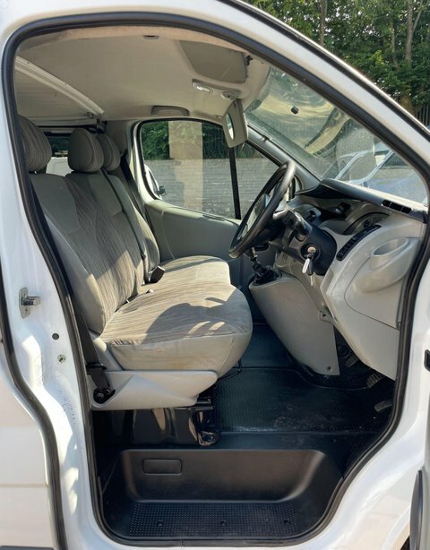 Nissan Primastar Mpv White #20