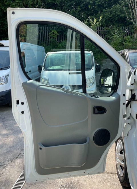 Nissan Primastar Mpv White #27