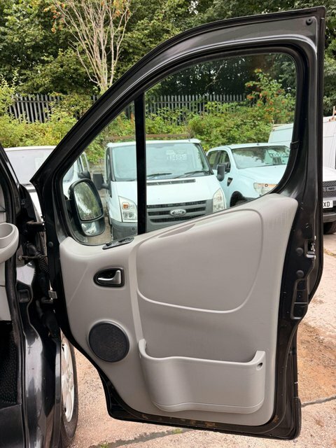 Vauxhall Vivaro Vauxhall Vivaro 2013 White #35