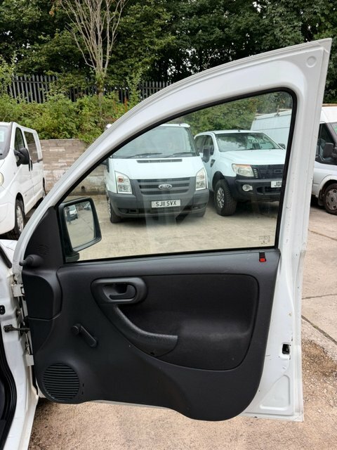 Vauxhall Combo Car Derived Van 1.3 Cdti 1700 16V 200707 White #27