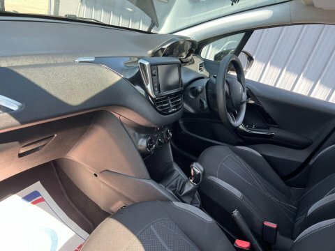 Peugeot 208 1.2 Vti Puretech Black #6
